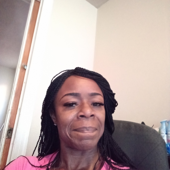 Meet your Posher, Nicole - Picture 1 of 16